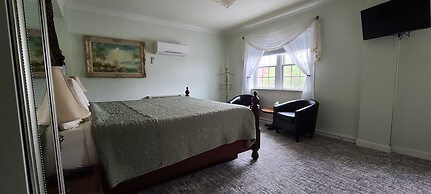 Lowell Inn