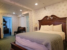 Lowell Inn