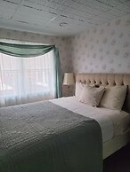Lowell Inn