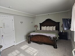 Lowell Inn