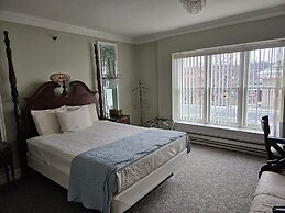 Lowell Inn
