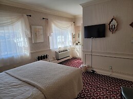 Lowell Inn