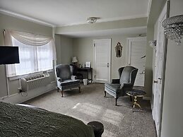 Lowell Inn