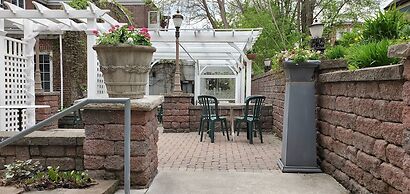 Lowell Inn