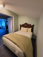 Lowell Inn
