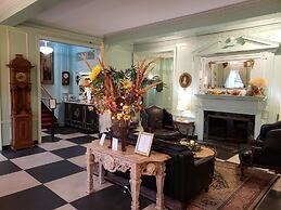 Lowell Inn