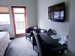 Lowell Inn