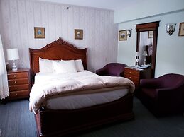Lowell Inn