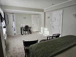 Lowell Inn