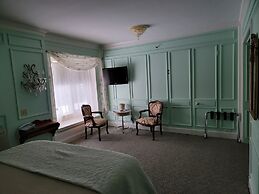 Lowell Inn