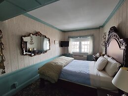 Lowell Inn