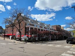 Lowell Inn