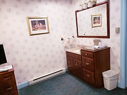 Lowell Inn
