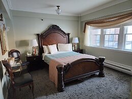 Lowell Inn