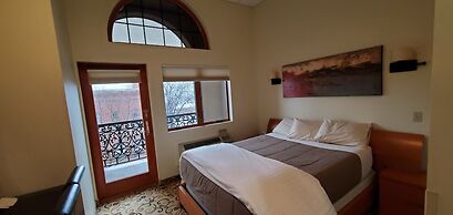 Lowell Inn