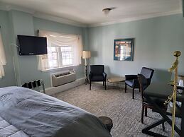 Lowell Inn