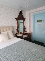 Lowell Inn