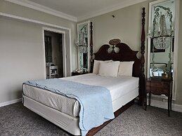 Lowell Inn