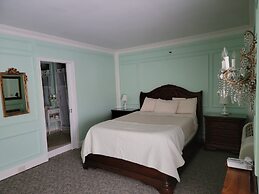 Lowell Inn