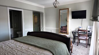 Lowell Inn