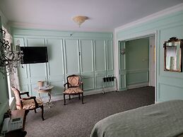 Lowell Inn