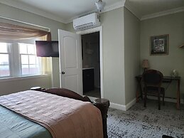 Lowell Inn