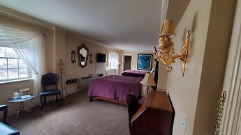 Lowell Inn