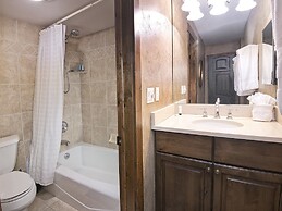 Vantage Point Condo 304