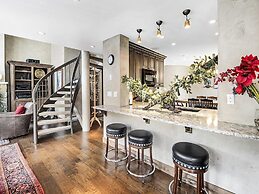 Vantage Point Condo 304