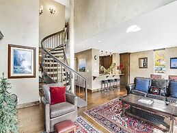 Vantage Point Condo 304