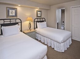 Vantage Point Condo 105