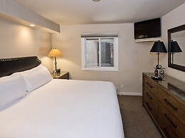 Vantage Point Condo 105