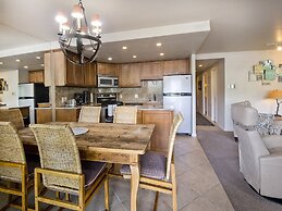 Vantage Point Condo 105