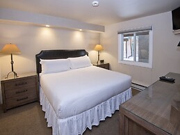 Vantage Point Condo 105