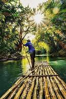 The blue Lagoon Hostel & Private Rooms