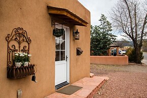 Desert Breeze - Delightful Railyard Adobe, Walk to The Plaza