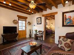 Desert Breeze - Delightful Railyard Adobe, Walk to The Plaza