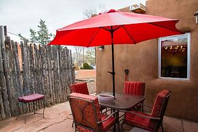 Desert Breeze - Delightful Railyard Adobe, Walk to The Plaza