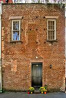 Comfy Carriage House Steps from River