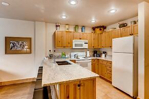 1 Bedroom Colorado Vacation Rental in River Run Village Steps from the