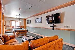 1 Bedroom Colorado Vacation Rental in River Run Village Steps from the