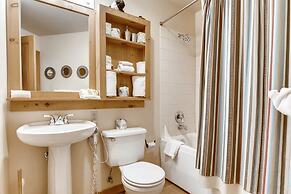 1 Bedroom Colorado Vacation Rental in River Run Village Steps from the