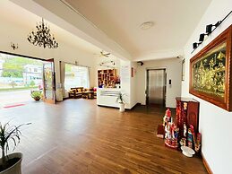 Venus Hotel - Massage & Sky Bar