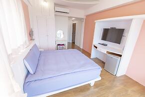 The Laid-back Dragon Lodge