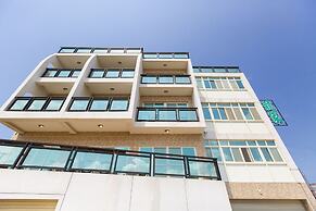 The Laid-back Dragon Lodge