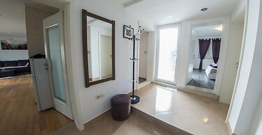 Luxury Apartment in City Center