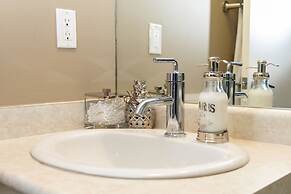 QuickStay Two-Bedroom Condo