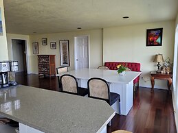 HOV B&B House -Hospitality Ocean view Victoria-