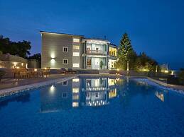 Mont Bleu Luxury Villa