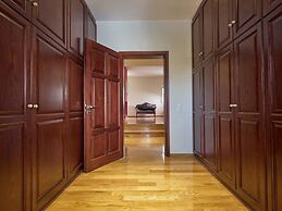 Mont Bleu Luxury Villa